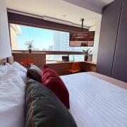 Atmosfera Hachi 1606 I Cama Premium & Luz Natural