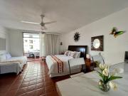 Cozy Jr Suite in the Romantic Zone