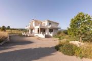 Captivating 3 BR Villa 360º Sea & Mountain Views - Near Kyparissia, Messinias