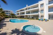 CoolHouses Algarve Lagos, 3 Bed modern Flat, outdoor & Indoor pools, Gym, Amor à Vida