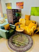 Stylish free parking Studio central with balcony