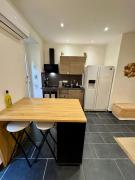 Joli 2 pièces avec terrasse en centre ville Joli 2 pièces avec terrasse en centre ville