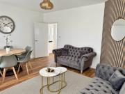 Orchid House 1 Luxury Cosy 3 BDR By AltoLuxo Short Lets Serviced Accommodation With Free Wifi & Parking