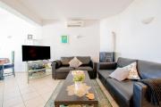 6 Centeanes - Clifftop apartment, sea views and st