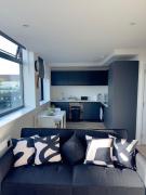 Modern & Stylish 1-Bed Apartment near Old Trafford and Central Manchester