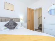 Large Homely Retreat in Leeds Pass the Keys