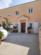 Calpe Chalet adosado entorno playa y montaña tranquilidad relax jacuzzi piscina wifi aire jardin barbacoa y parking