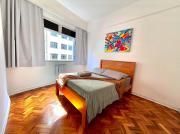 Apartamento grande e confortável no Rio de Janeiro no bairro da Lapa com vista para os Arcos e Vaga de garagem em Ponto Central perto comércio com Portaria e Check-in 24 Horas, Acomoda 4 pessoas, Ideal para famílias, amigos e nômades digitais