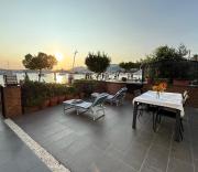 Bodrum Merkezde Denize Sıfır Plajlı Ev