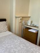 Hylands Hotel Single Ensuite Room with Free Parking