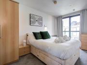 Pass the Keys Modern 2 Bed Apartment City Centre Parking