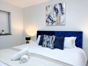 Modern & Cozy - City Centre 2-Bed Flat with Garden