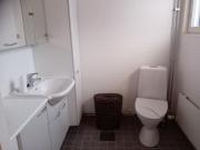 Suuri huoneisto puusaunalla