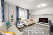 Modern 3 Bed Apartment in Acton by Amber Stays, Perfect for Business & Contractors with Free Parking