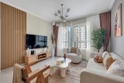 Dubai Marina Promenade 1BR Apartment with Pool near JBR