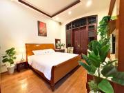 The leaf room - West Lake area