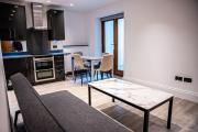 Spacious 2-BDR Flat! 1 minute to tube station