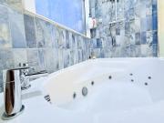 River Nature Escape w Jet Bath