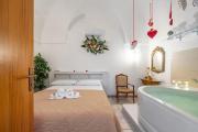 Relax 2 Cuori, Suite with Jacuzzi in Ostuni Historic Center