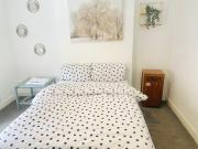 A nice private room in a shared house