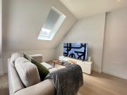 Prime Location! Cozy Stay by Riverside,Tube, Shops