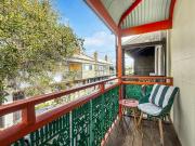 Charming Townhouse Steps from Newcastle Beach
