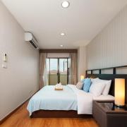 Azure Dreams King Suite Retreat near BTS & Fast WiFi