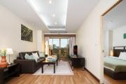 Verdant Vista King Suite near BTS with Modern Amenities