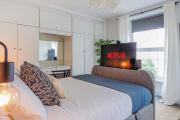 Flo Suite - Trendy 3BR Home with WIFI and parking