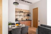 Stylish family 1 BR with working desk by Park and Top Restaurants