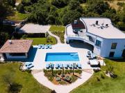 Villa Isabel - Luxury Retreat in Roccafinadamo, 6 BDR with Pool