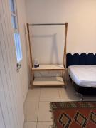 Quarto de solteiro em casa familiar