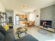 Cozy Lagoon Apartment