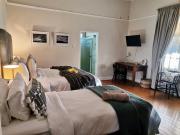 Oude Post Guesthouse and Cottage - The Old Postmasters House