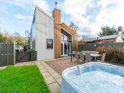 Villa near Sint Maartenszee Beach with Jacuzzi