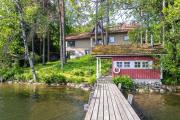 50s Charm by the Lake with Sauna, Free Parking, 5 Bedrooms
