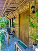 Cozy local style house only 1 min to the beach