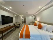 Sheryll Escapes - La Grande Phase 2, Grand Studio 516 with Balcony, Wifi & Netflix