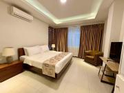 Sheryll Escapes - La Grande Poolside 1 BR with Bathtub, WiFi & Netflix