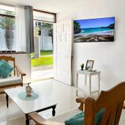 Direct Beach Access Apt & Speedy WiFi