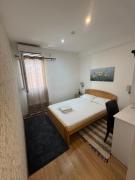 Apartments and Rooms L E F T RIVER Belgrade