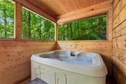 Honeysuckle Cove, Peaceful End Cabin, Hot Tub, Fireplace
