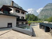 We are 4810 Chalet Les Crampons