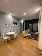 Lovely 1BD condo with free parking city view