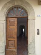 Giardino in piazza, casa in pietra a San Leo