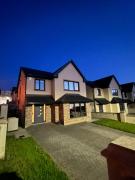 1 luxurious room in family home