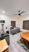 Top Tanah Merah