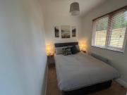 1-Bed Cosy Cottage near Emerald Park - Sleeps 5