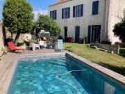 Propriété de cœur de ville avec piscine et jardin partagés