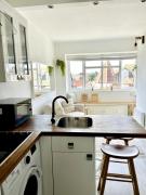 Boho Breeze - 1 bed apartment near the sea